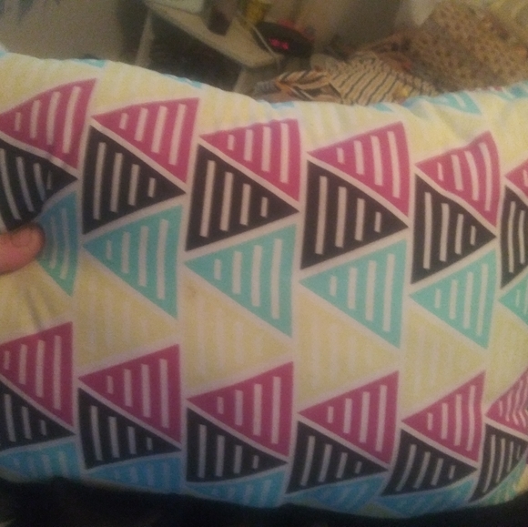 Twin bedding set 10 pc set. - Picture 3 of 5